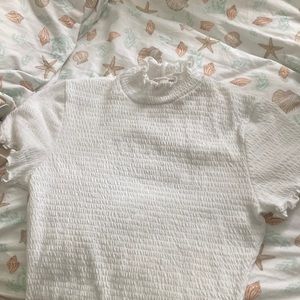 White crewneck scrunch material/pattern altard state